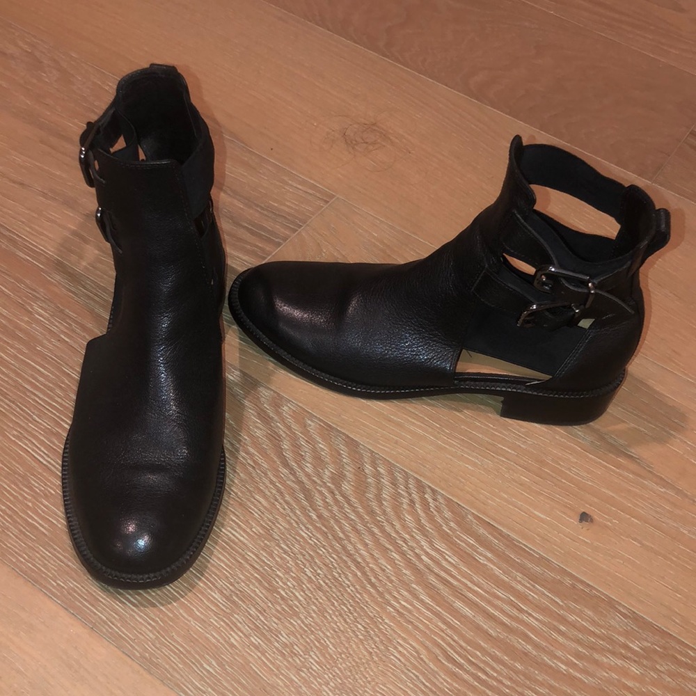 Via Spiga Leather Cutout Booties 8.5
